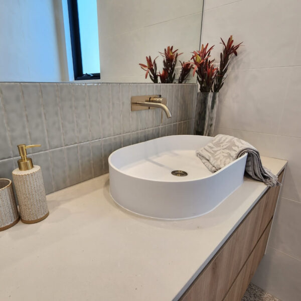 Fifth Avenue Plati Basin | Bathroom | Sunbury | Macedon Ranges | Melbourne | Luscombe Tiles